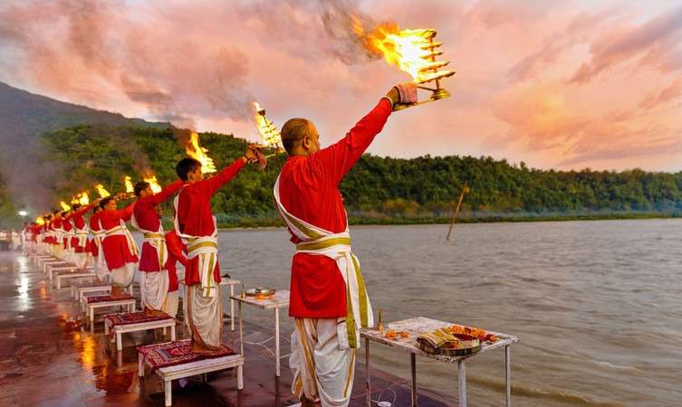 1585288385 1550300234 gangaarti.jpg