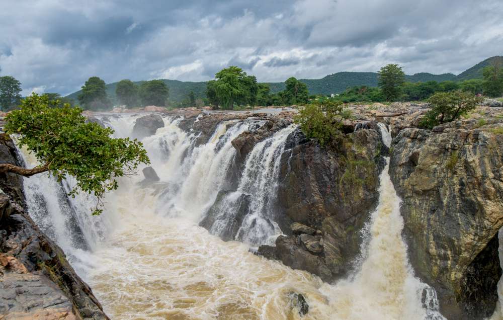 Hogenakkal Falls, Dharmapur (180 km from Bangalore)