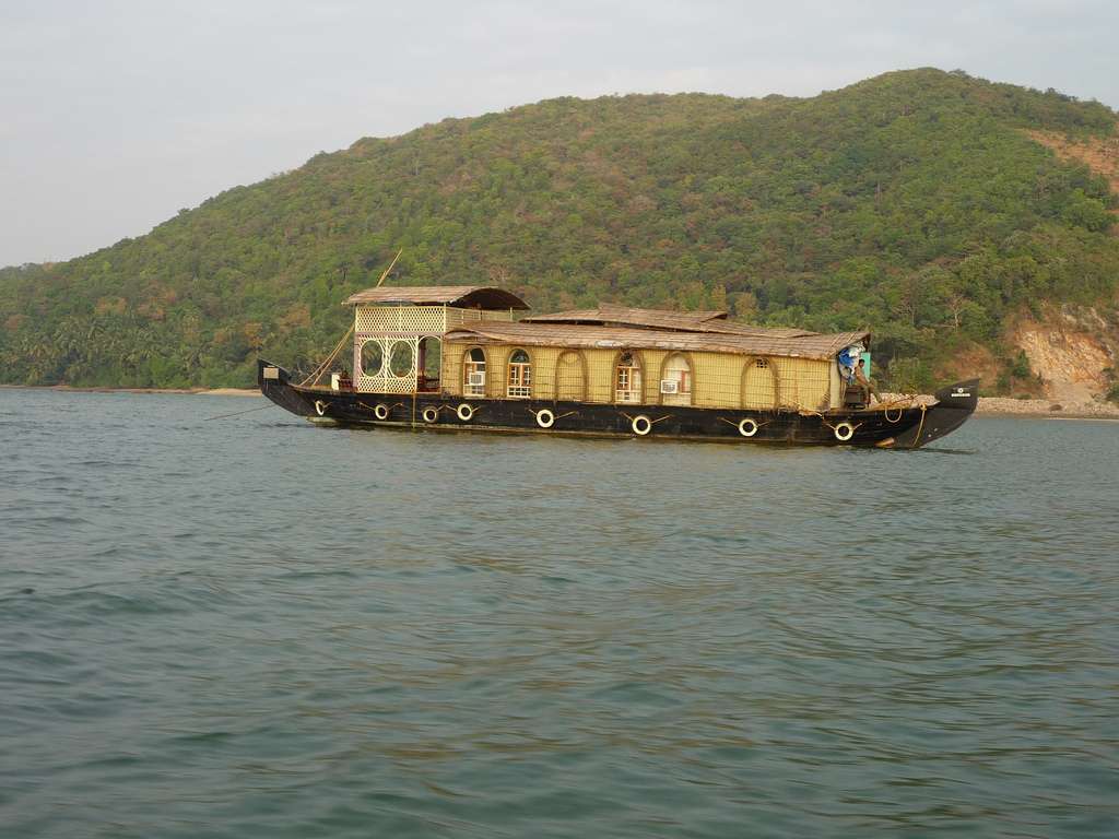 Tarkarli (388 km from Pune)