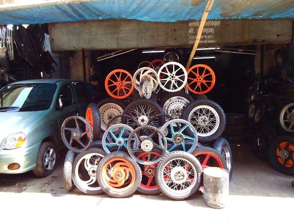 Chor Bazaar - Thieves Market (19 km from Mumbai Airport)