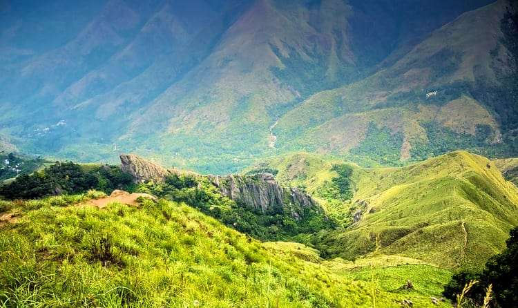 Munnar (520 Km from Bangalore)