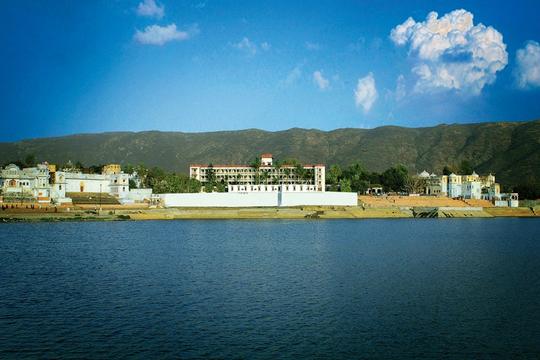 Lake View Stay at Pushkar Palace