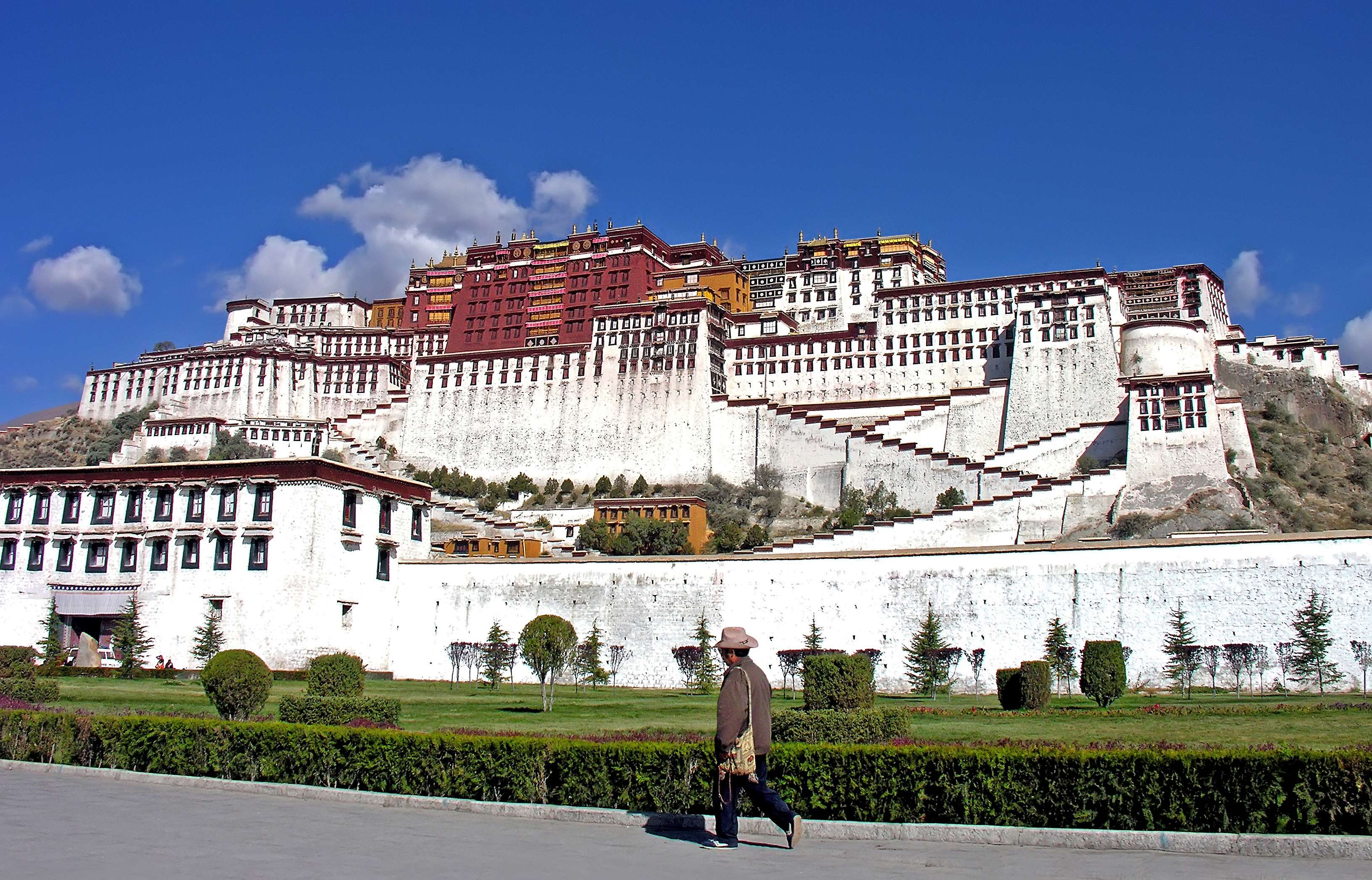 Trek to Yangpa Chen Nunnery in Tibet