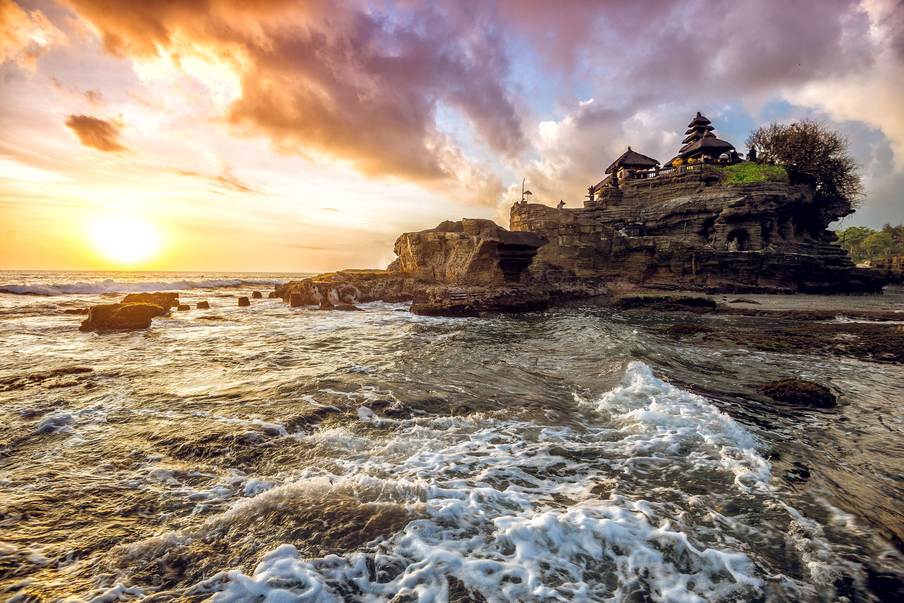 Uluwatu and Tanah Lot Tour in Bali
