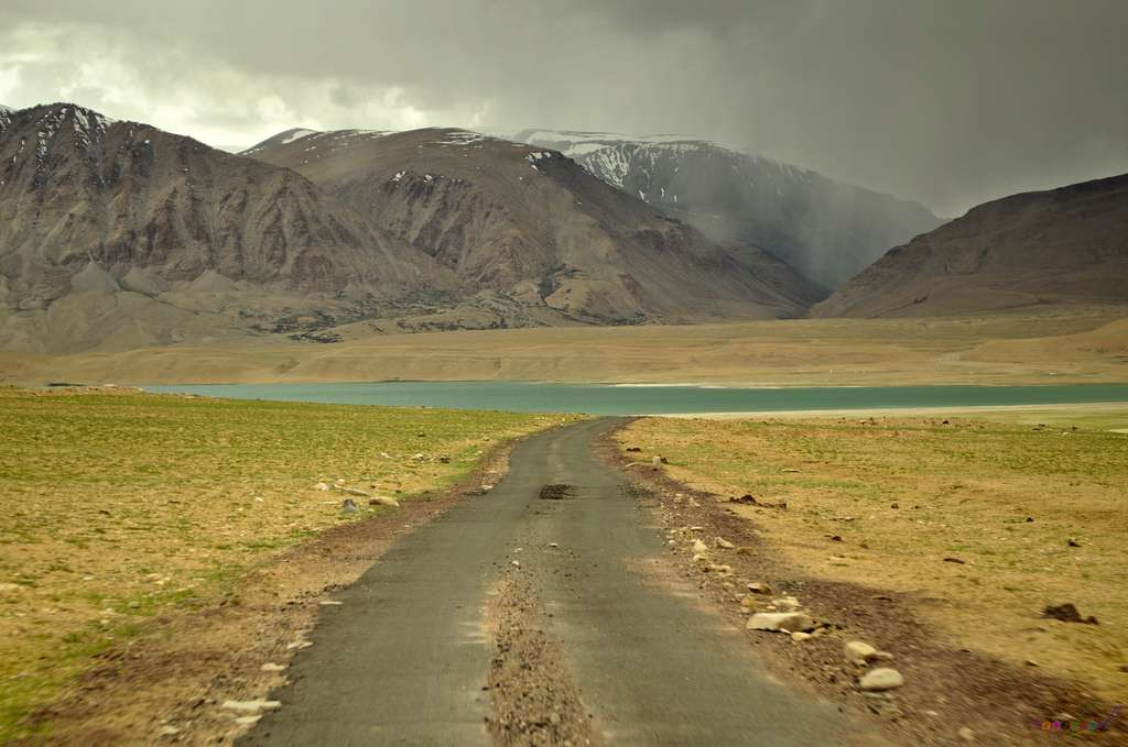 Nyenchen Thangla Traverse