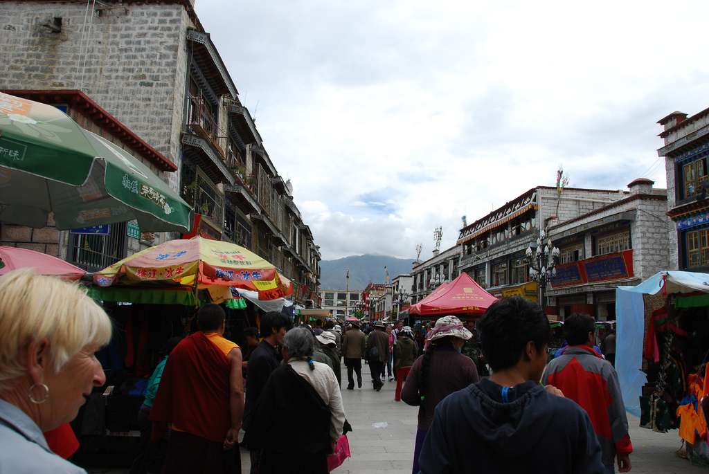 Stroll at Barkhor Street