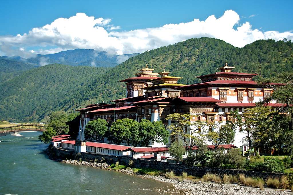 Explore the Ancient Punakha Dzong (Punakha)