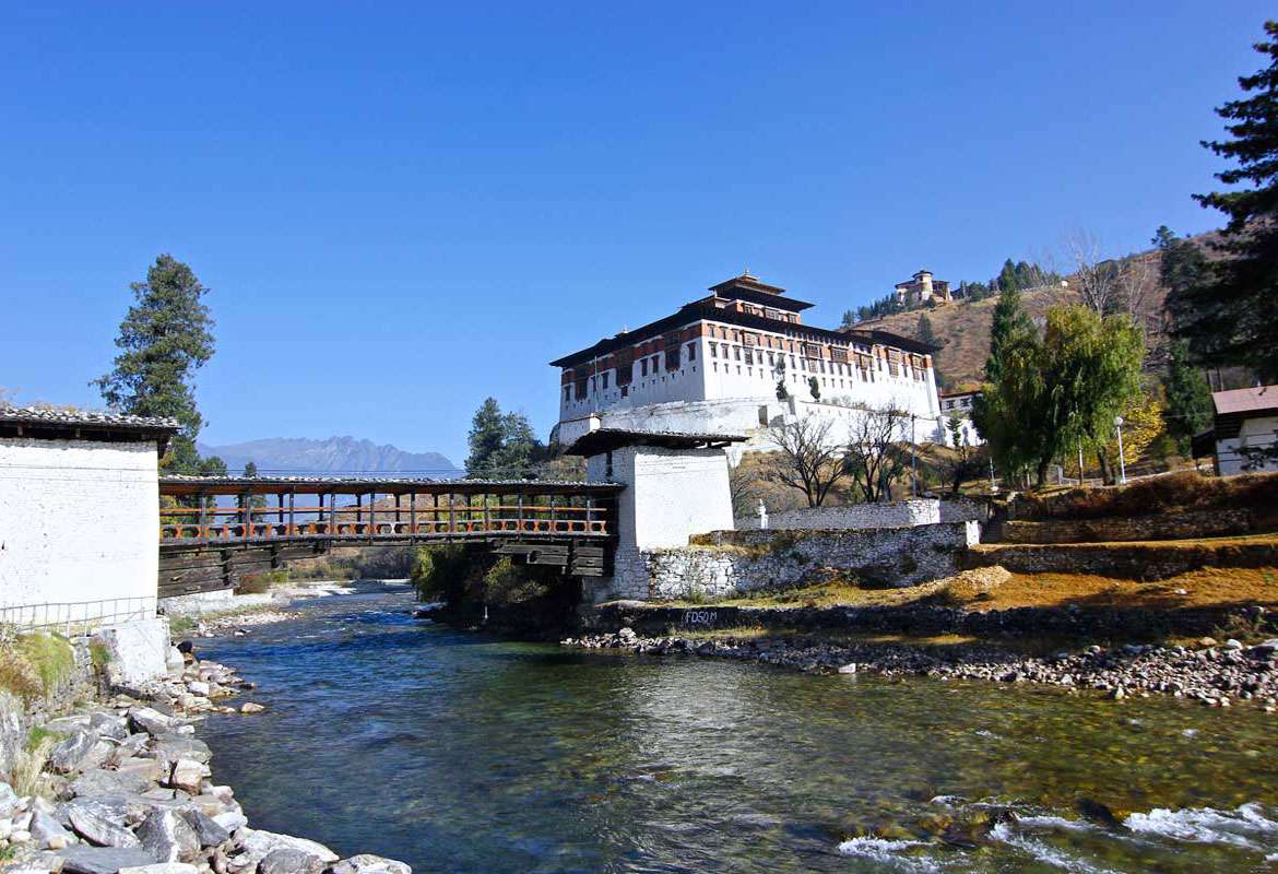 Visit Rinpung Dzong (Paro)