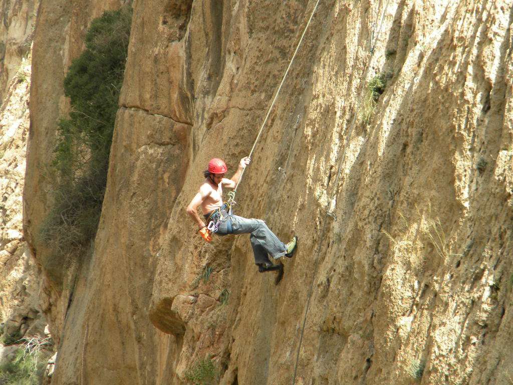 Rappeling in Tonsai Beach
