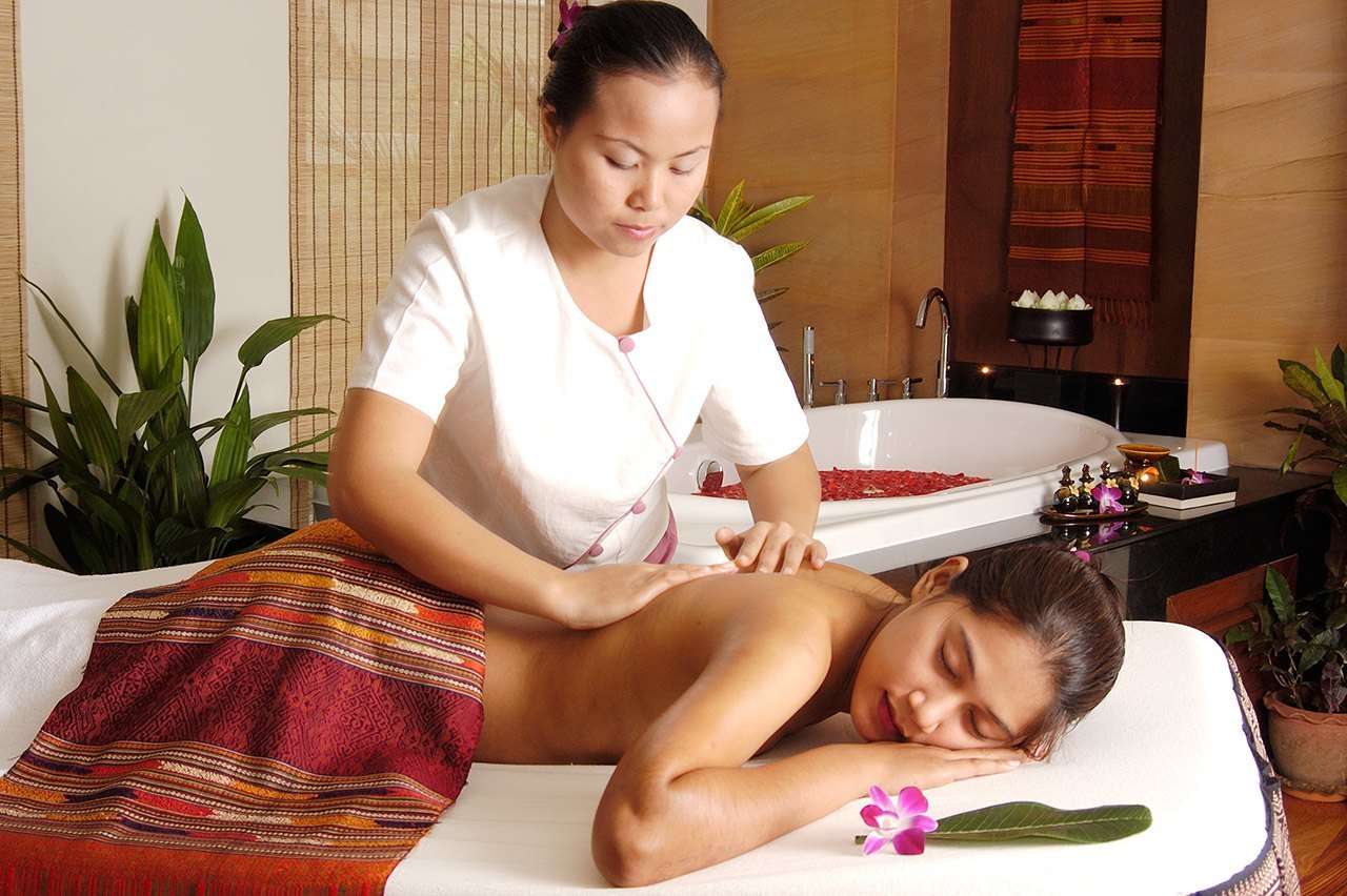 Enjoy Relaxing Spa Massage