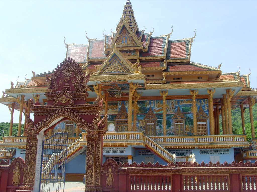 Visit Phnom Sampeau