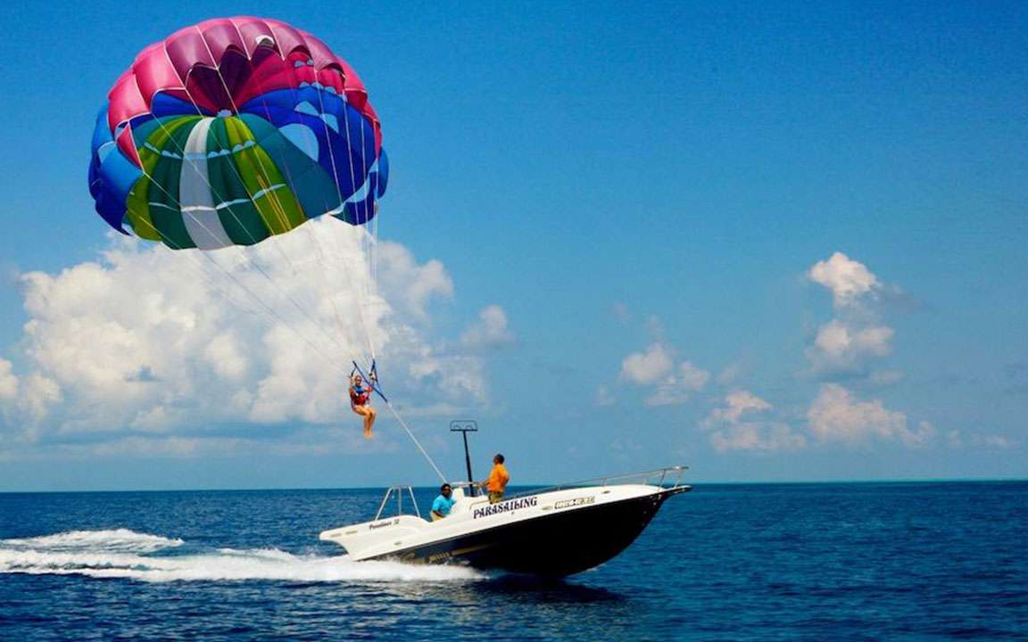 Parasailing at Ile Aux Cerfs