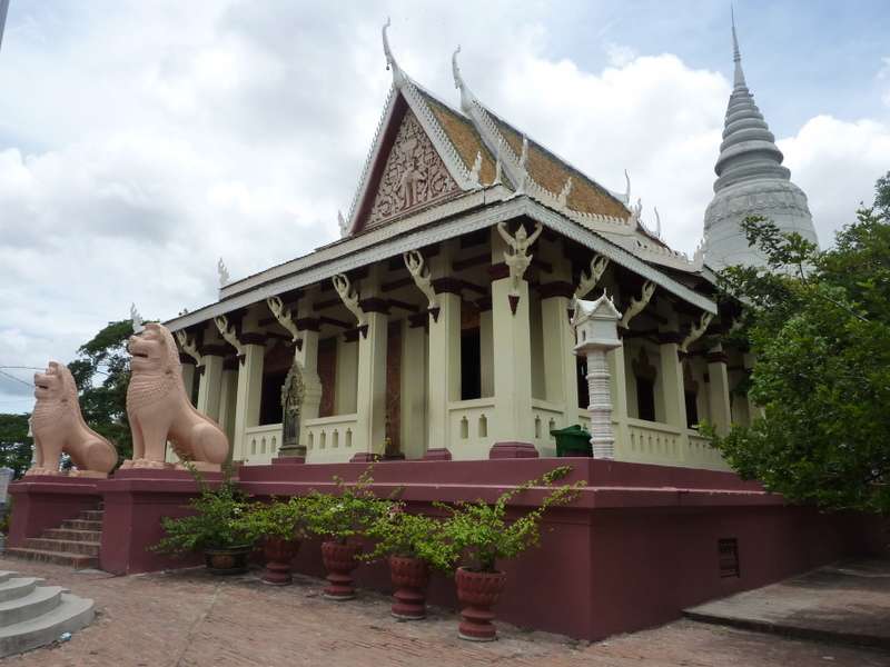 Visit Wat Phnom