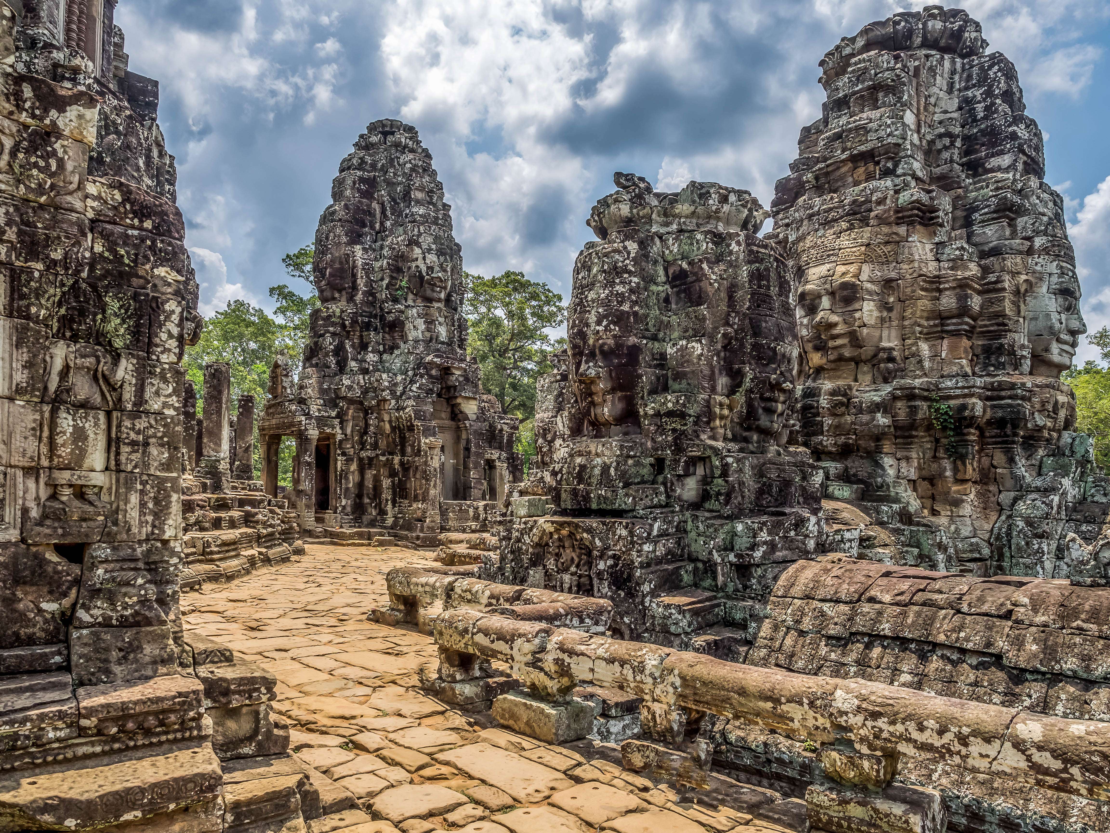 Visit Bayon temple