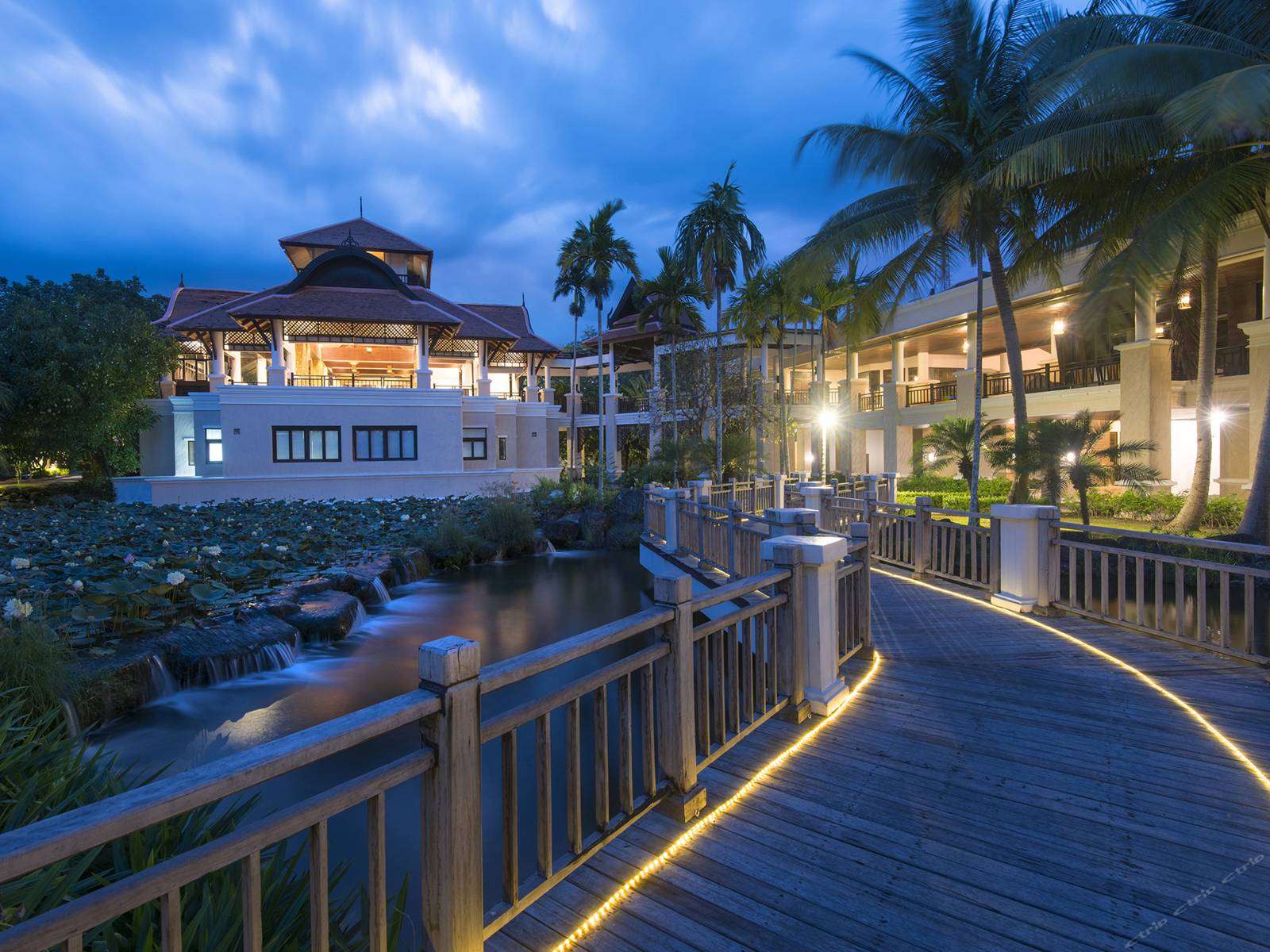 Rawi Warin Resort and Spa