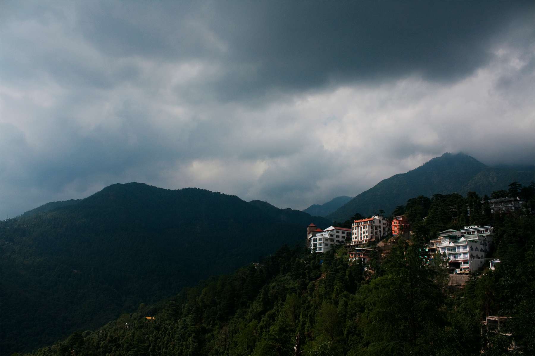 25 Resorts in Dharamshala, Book Now & Get Upto 50% Off