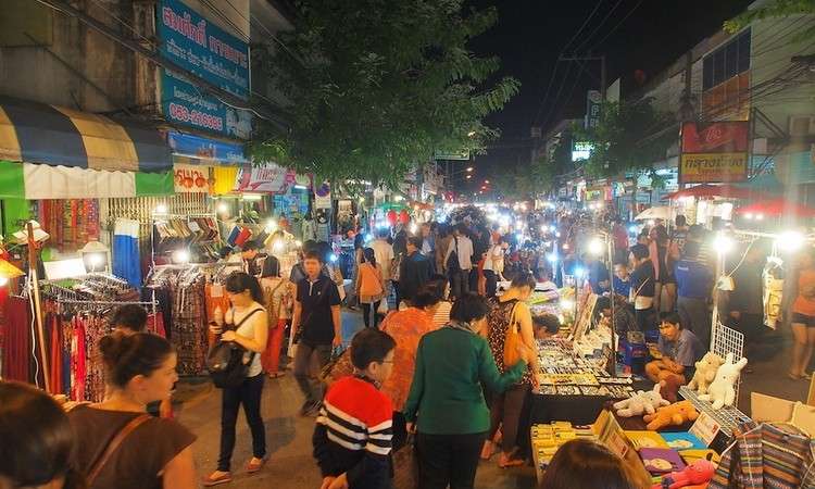 Saturday Walking Street Market (Wualai Walking Street)