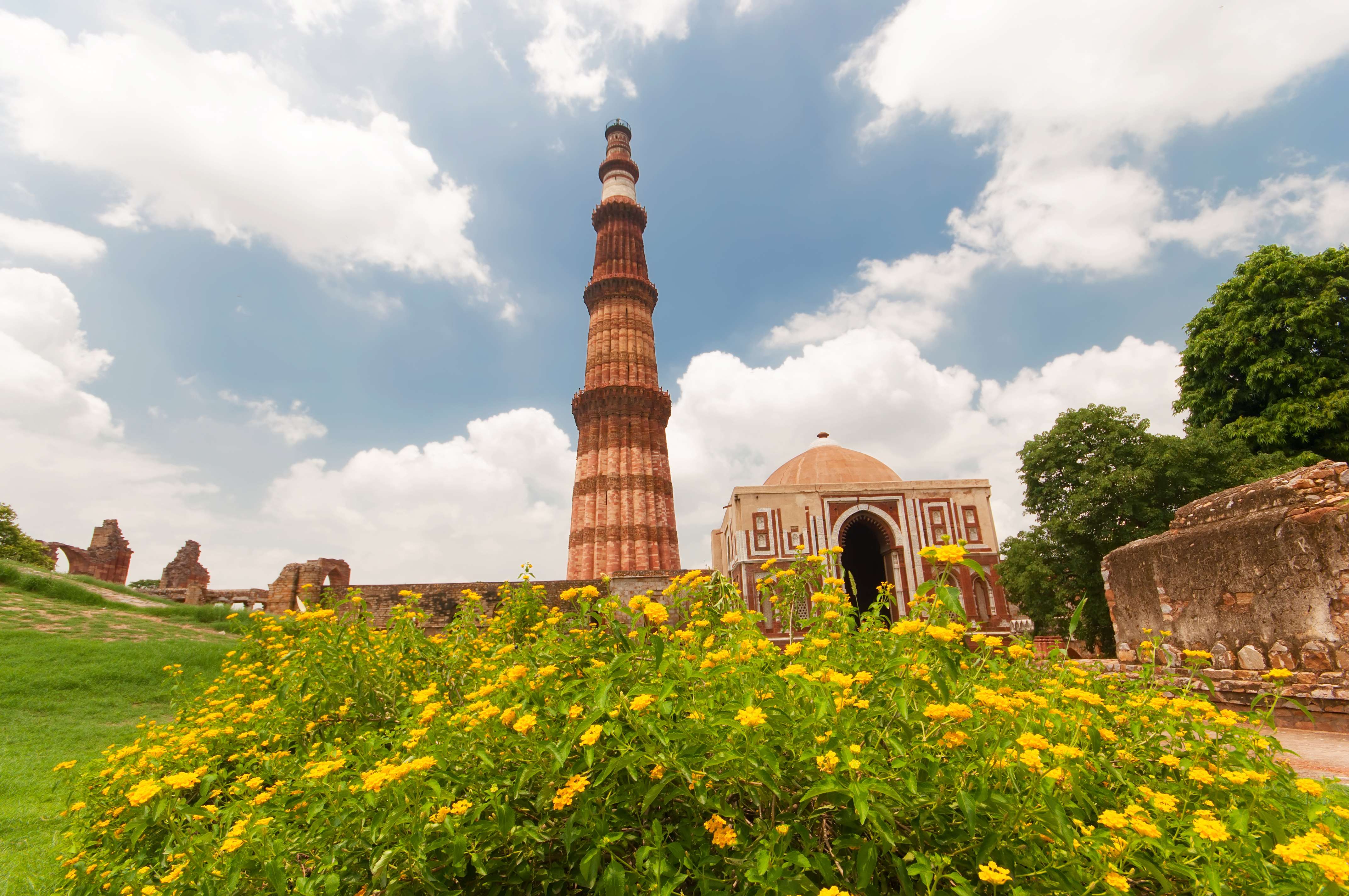 Explore Qutub Minar