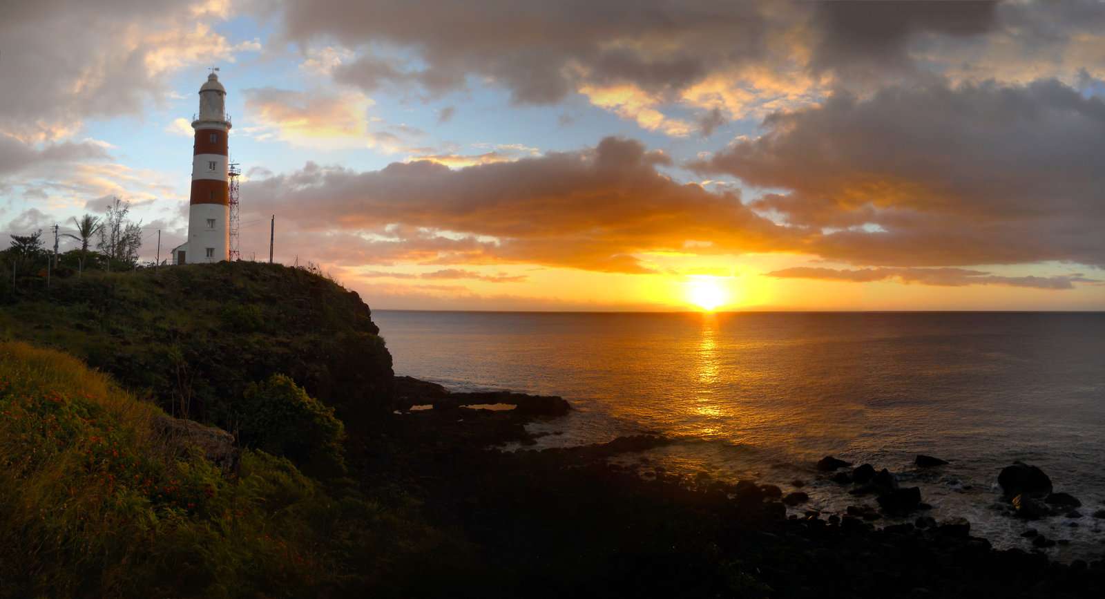 Light House of Albion, Pointe aux