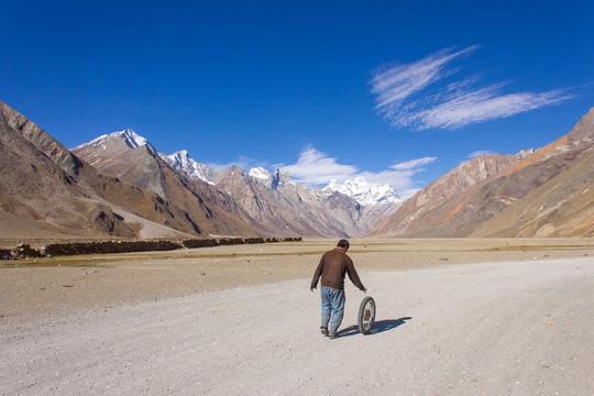 Mechanics on Manali-Leh Highway