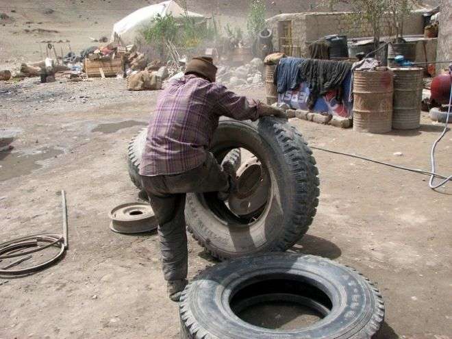 Mechanics on Srinagar-Leh Highway