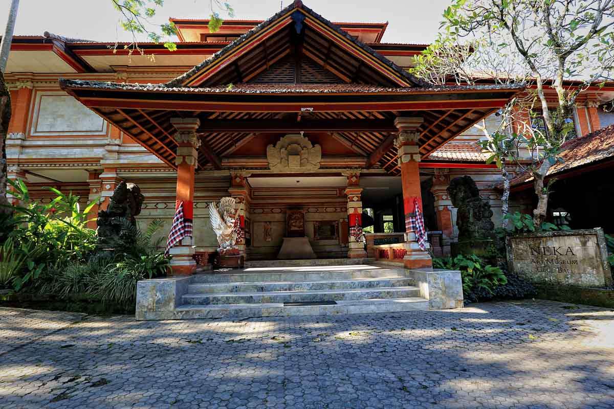  Explore the Handicrafts at Neka Art Museum