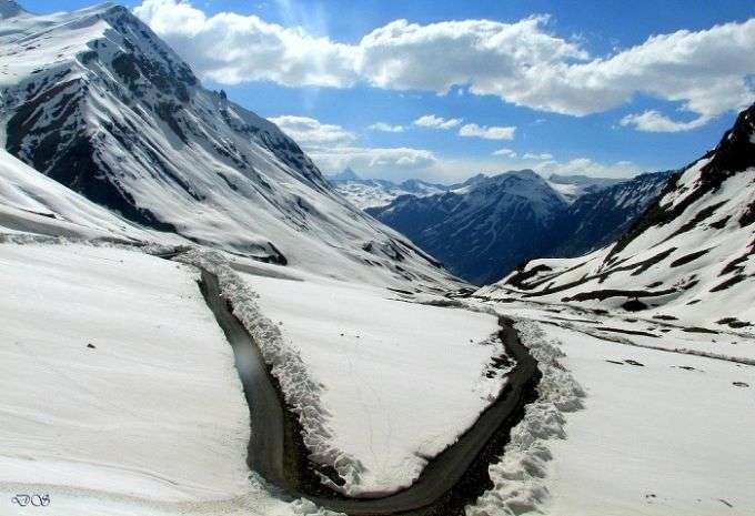 Baralacha La (282 km from Leh)