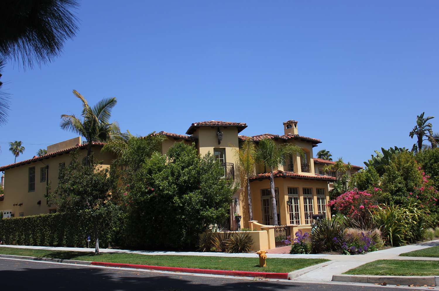 Malibu Estates Bungalows