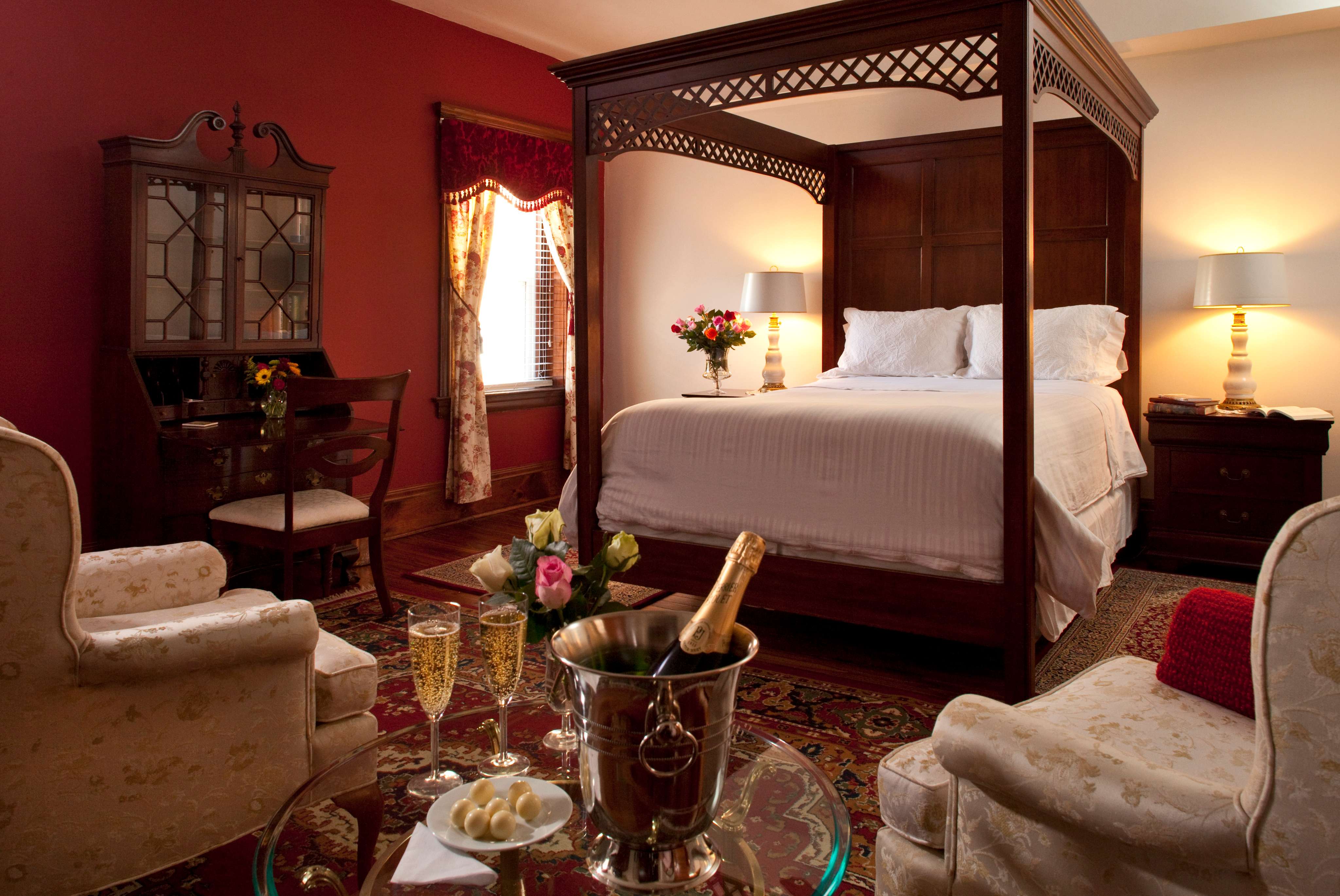 California 2 Café and Guesthouse