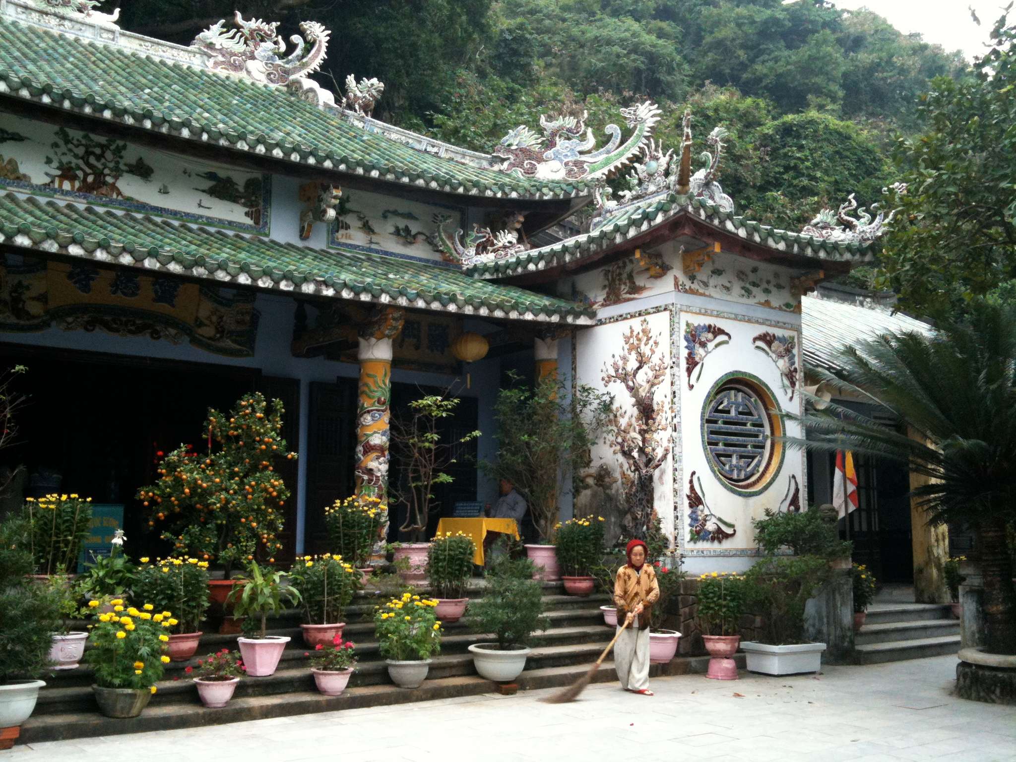 Visit Phap Lam Pagoda in Da Nang