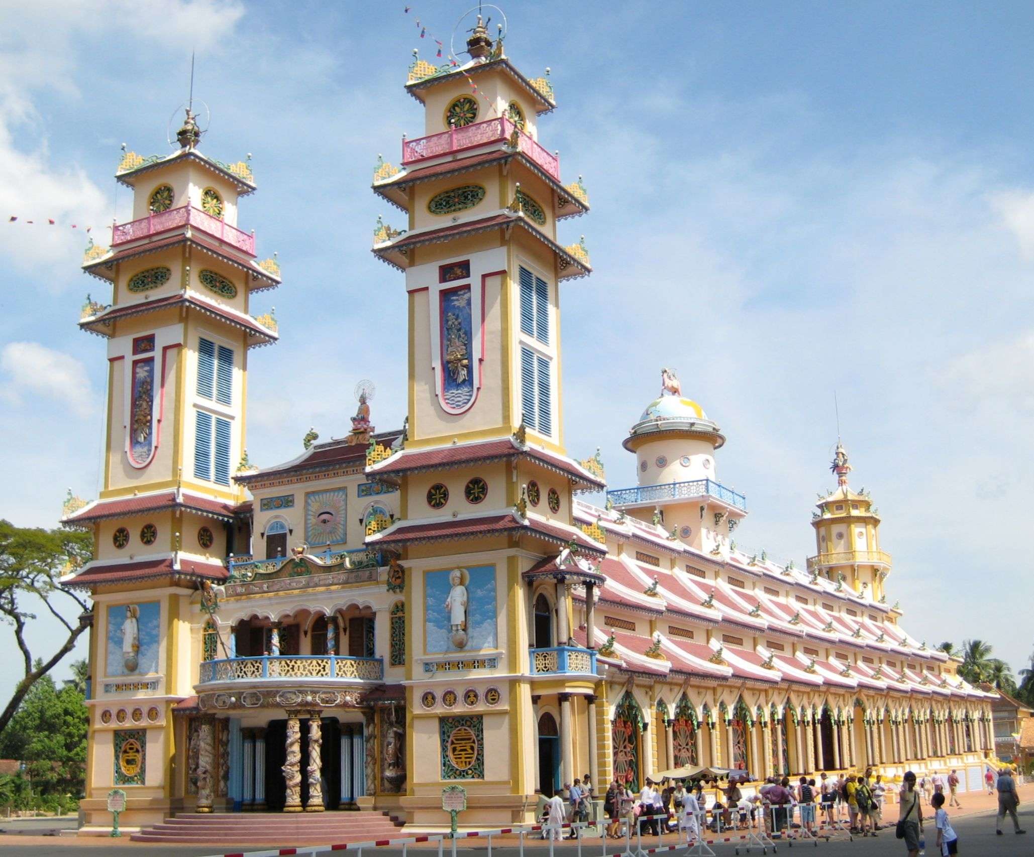 Cao Dai Temple