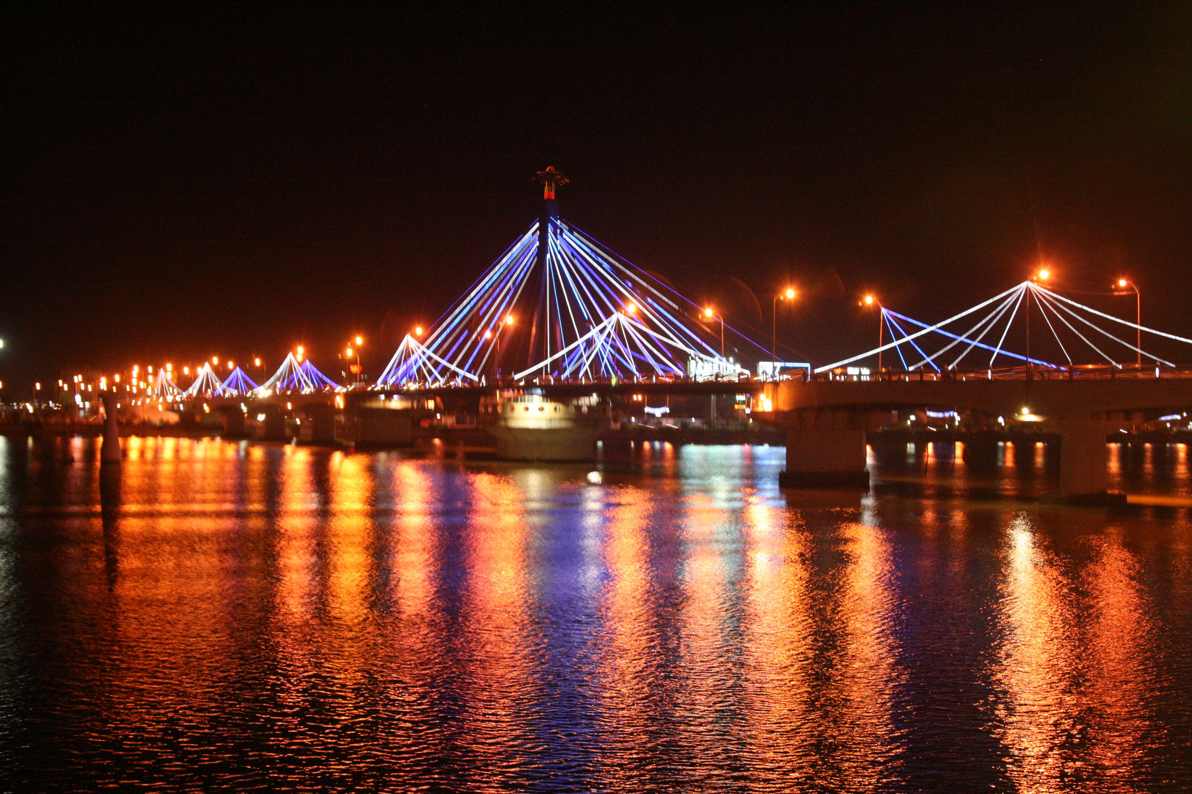 Han River Bridge, Da Nang