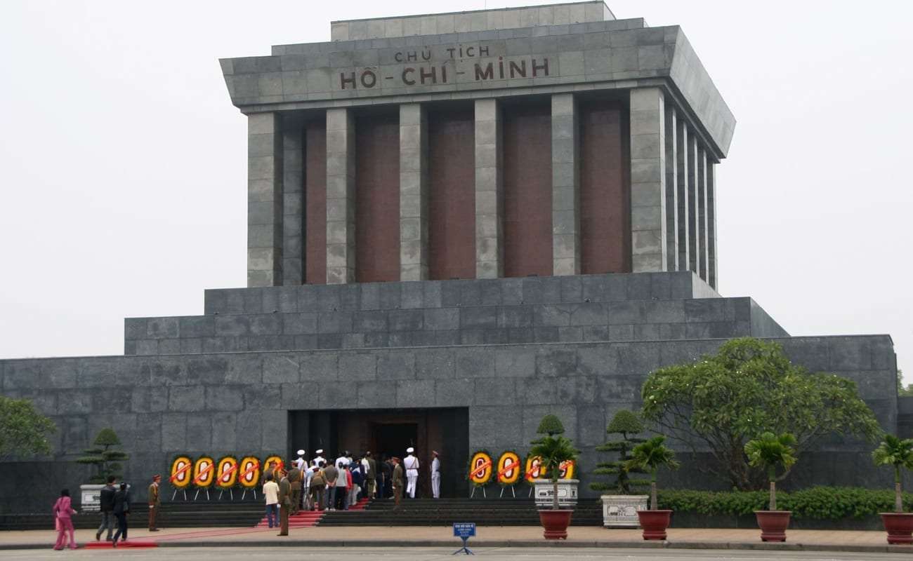 Visit Ho Chi Minh Mausoleum