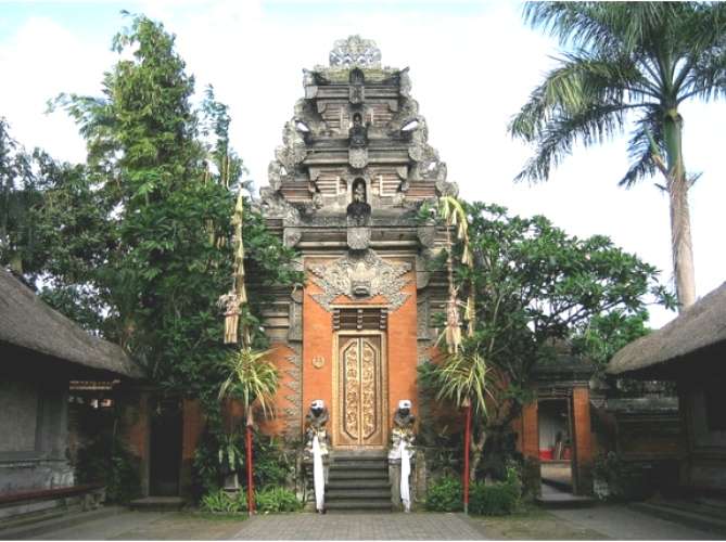 Explore Ubud Palace