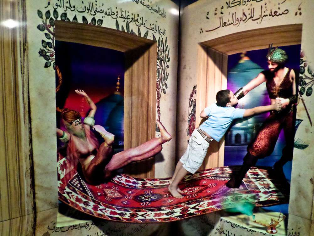 Click postcard perfect images at Trick Art 3D Gallery