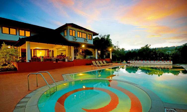 Kadkani Riverside Resort