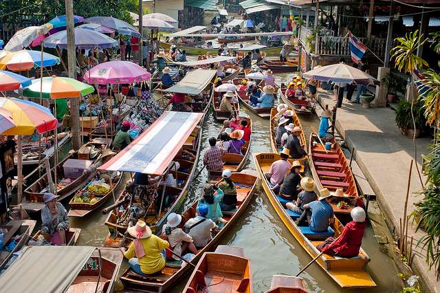 Bang Khu Wiang Floating Market