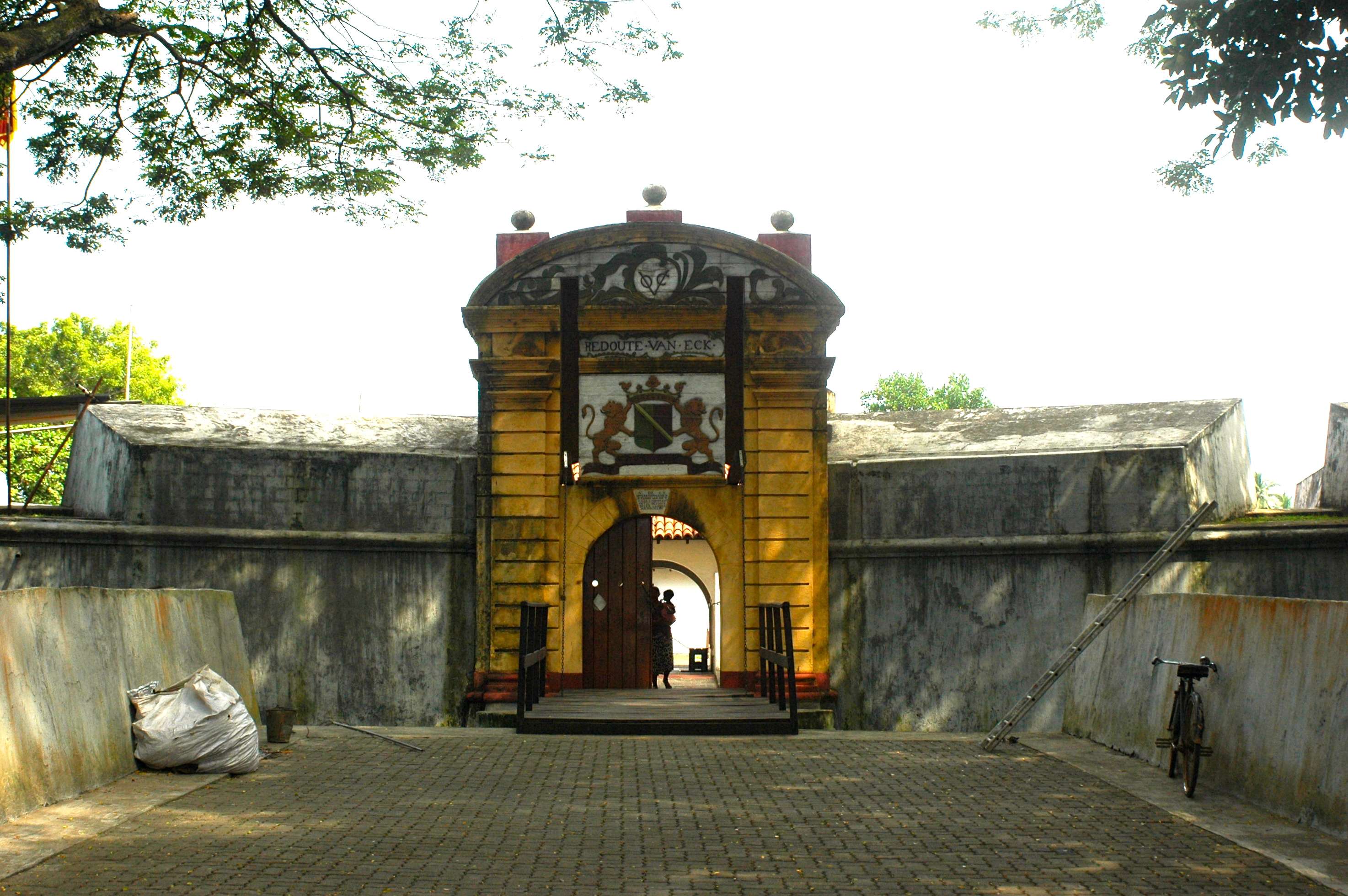 Visit Star Fort in Matara