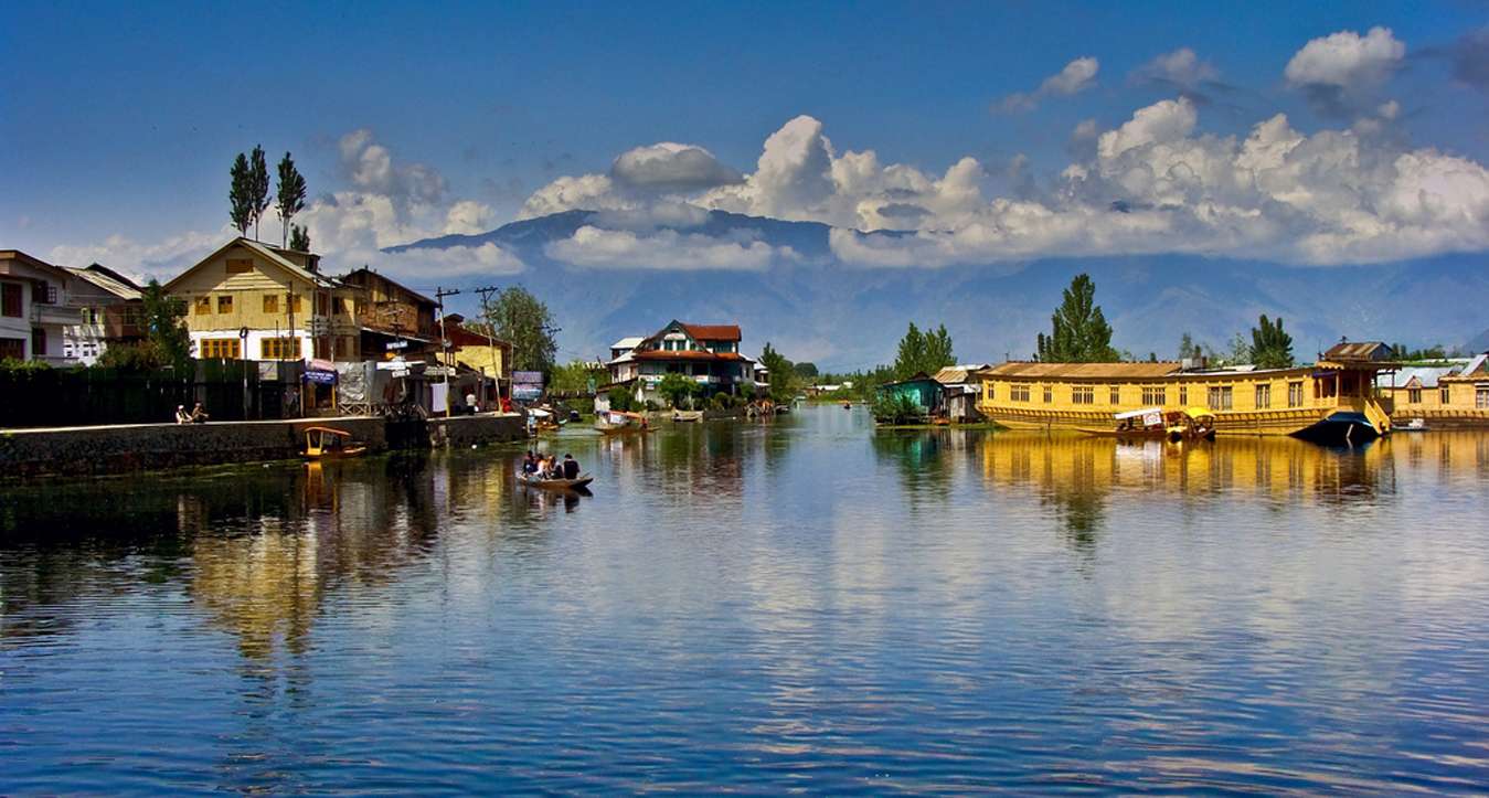 Srinagar (434 km from Leh)