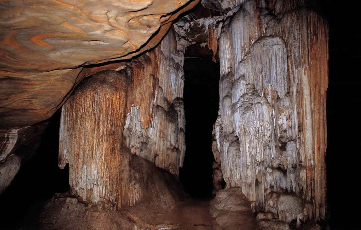 Kutumsar Caves and Kailash Gufa