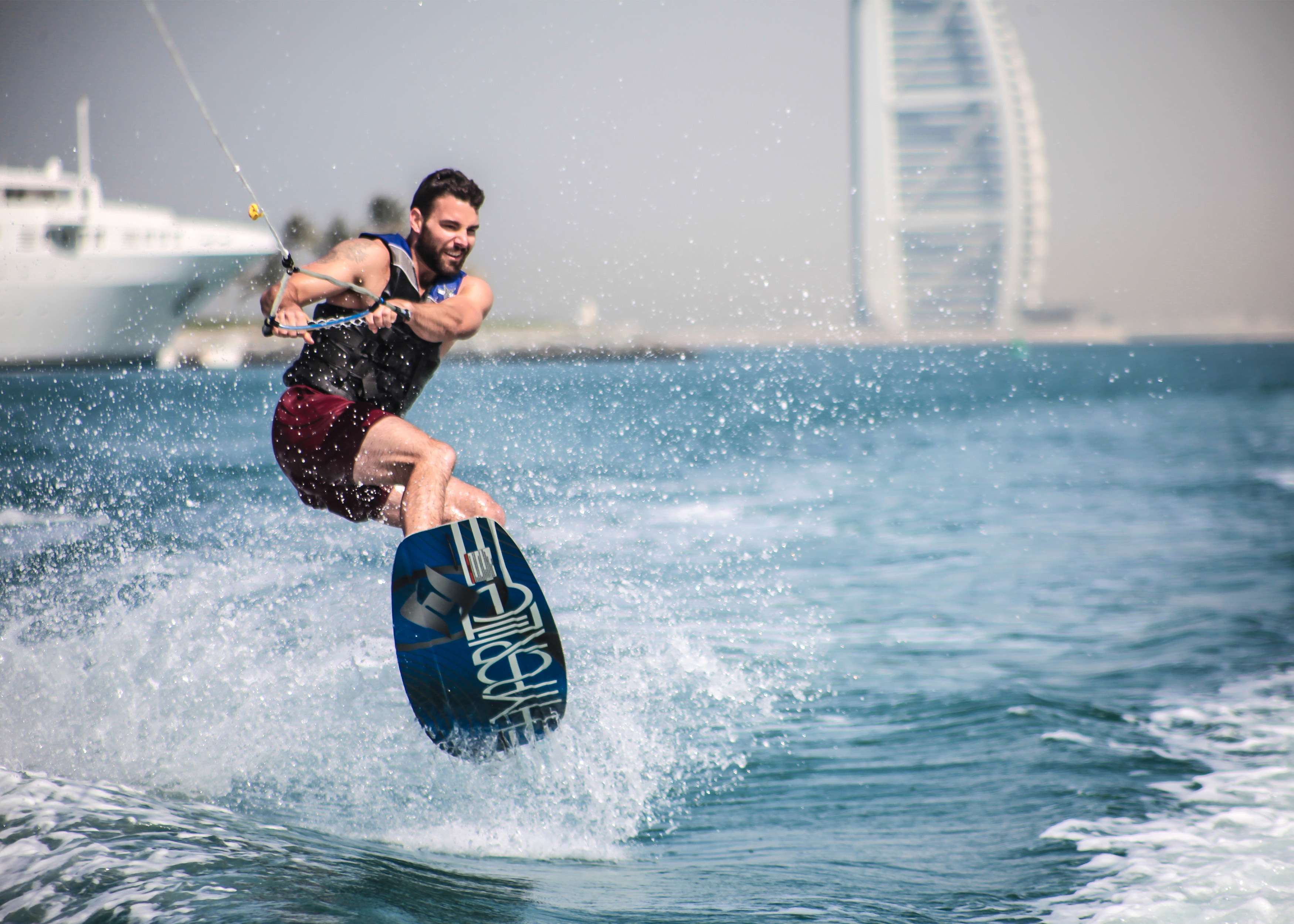 Wakeboarding in Dubai Flat 20% off
