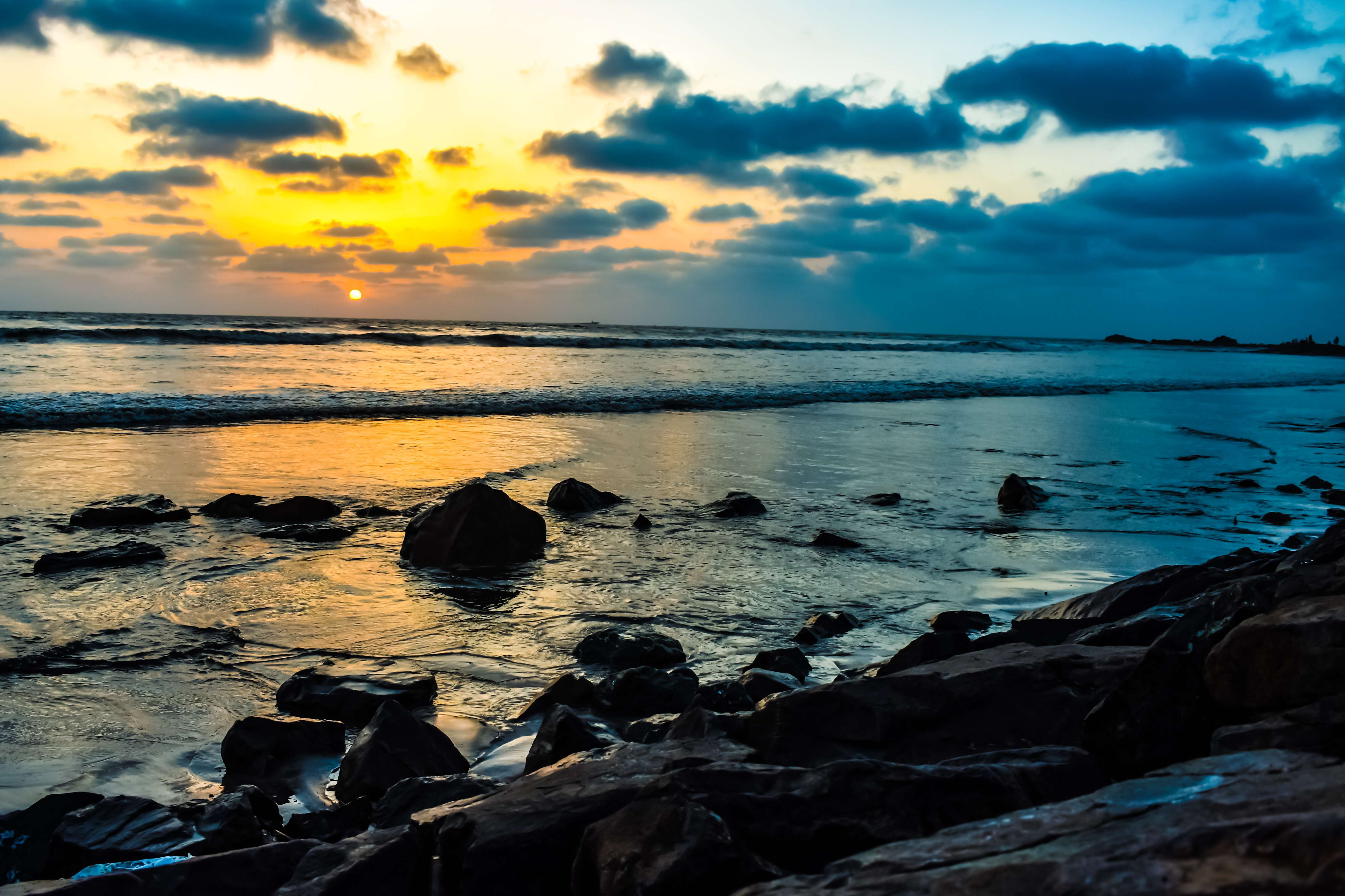 Gorai Beach (40 km from Mumbai Airport)