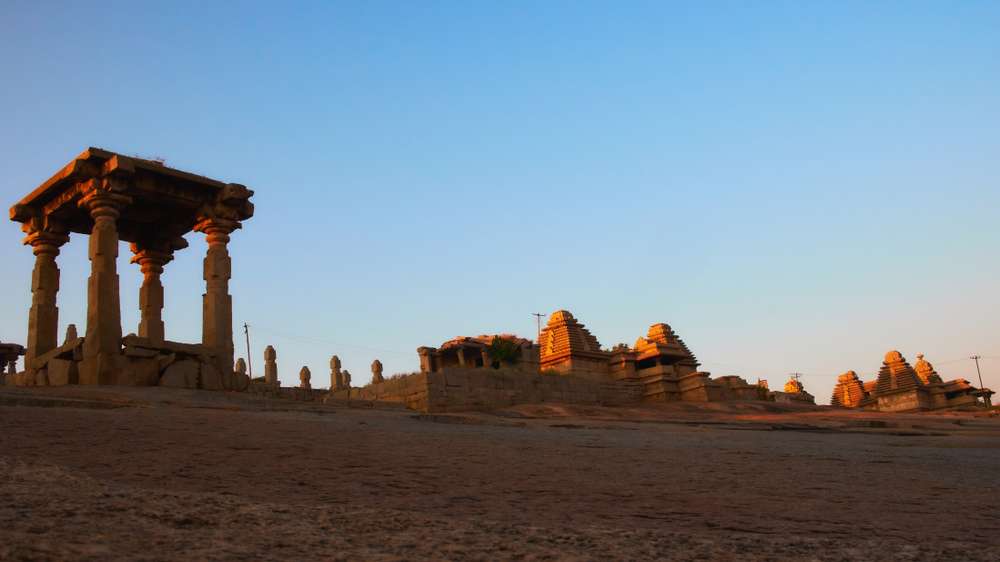 Hemakuta Hill Temples