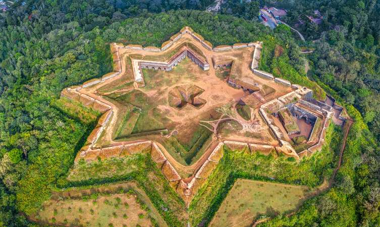 Explore Manjarabad Fort