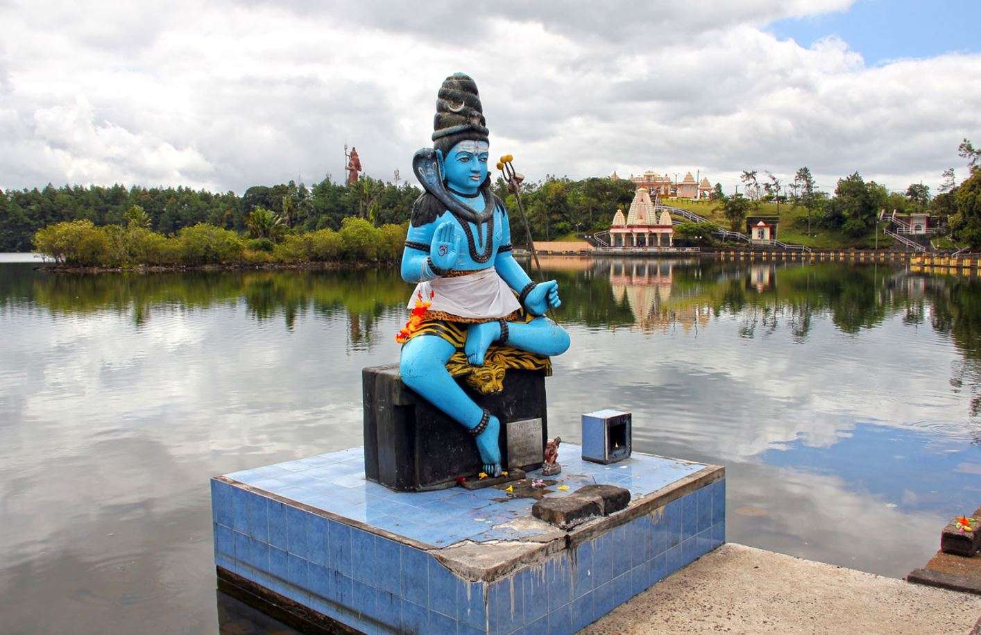 Visit Lord Sacred Temple of Lord Shiva - Grand Bassin Lake