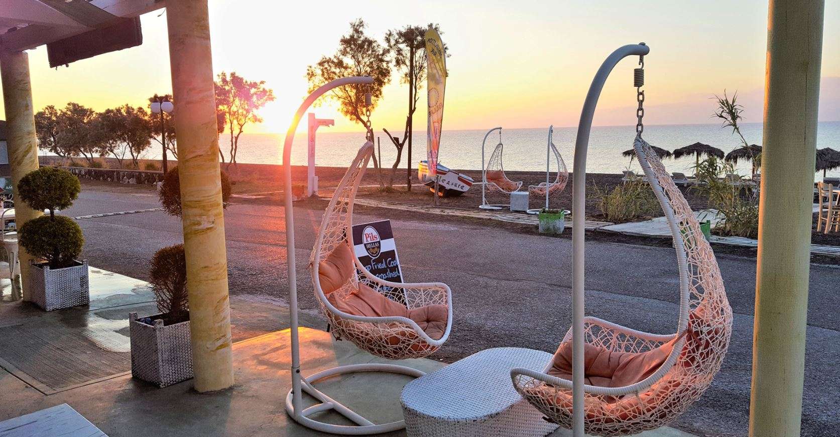 PLEASURE Lounge Bar Restaurant, Santorini