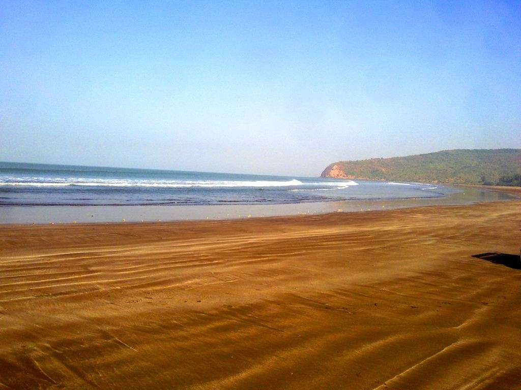 Kondivli Beach (180 km from Mumbai)