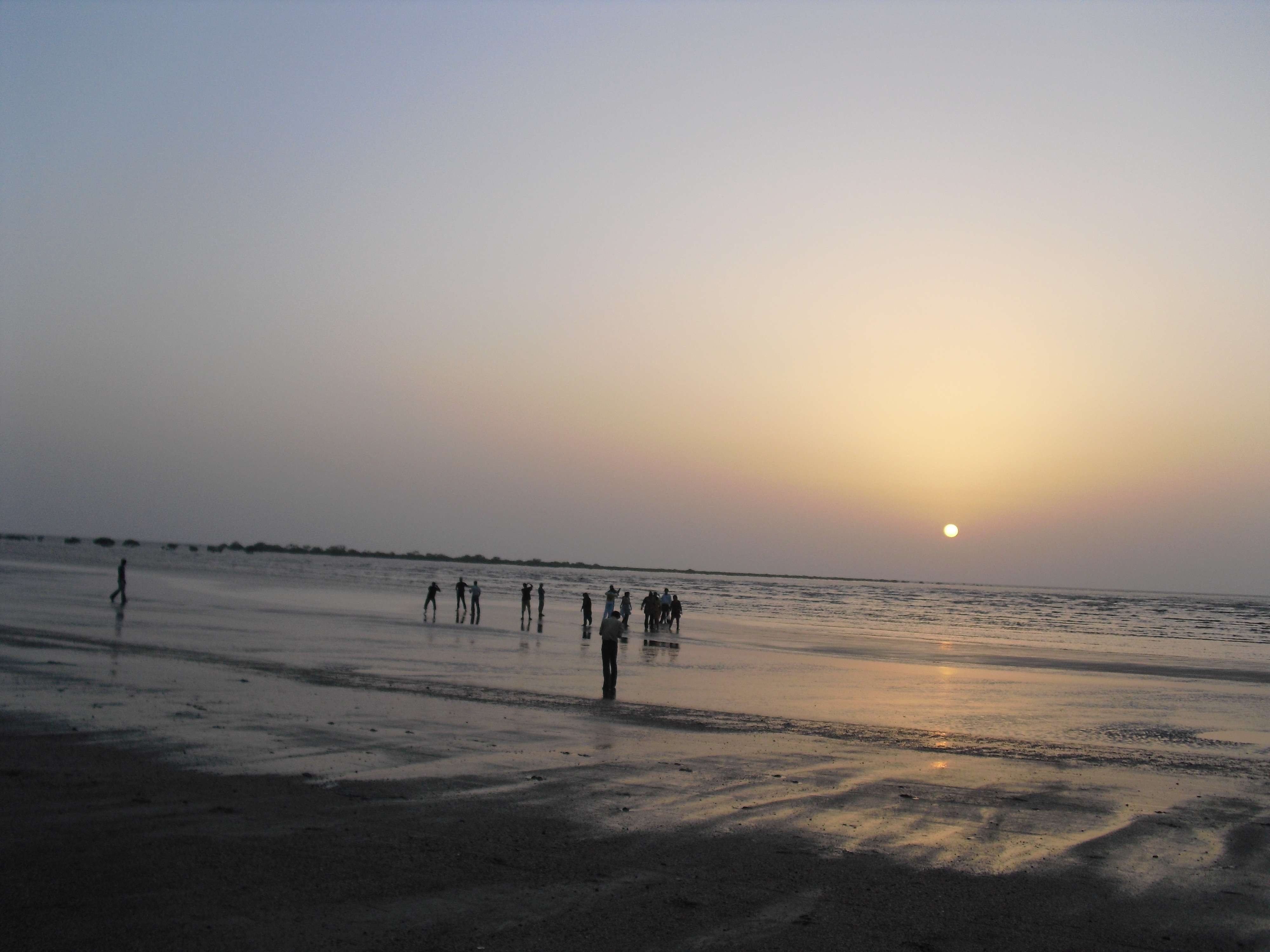 Dahanu-Bordi Beach (145 km from Mumbai)