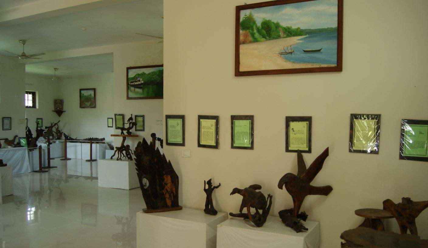 Bay Island Driftwood Museum