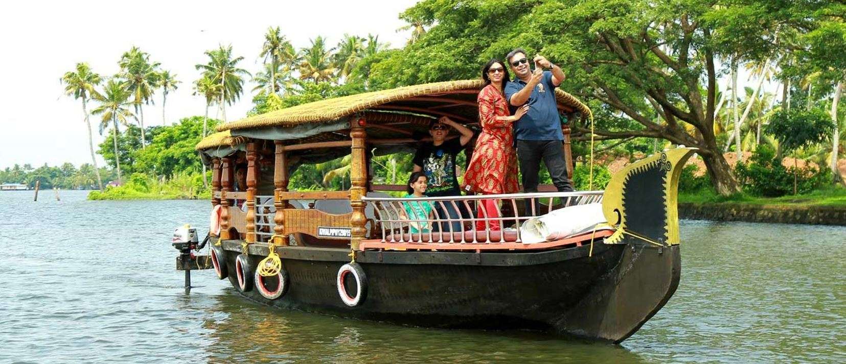 Experience Shikara Ride In Backwaters